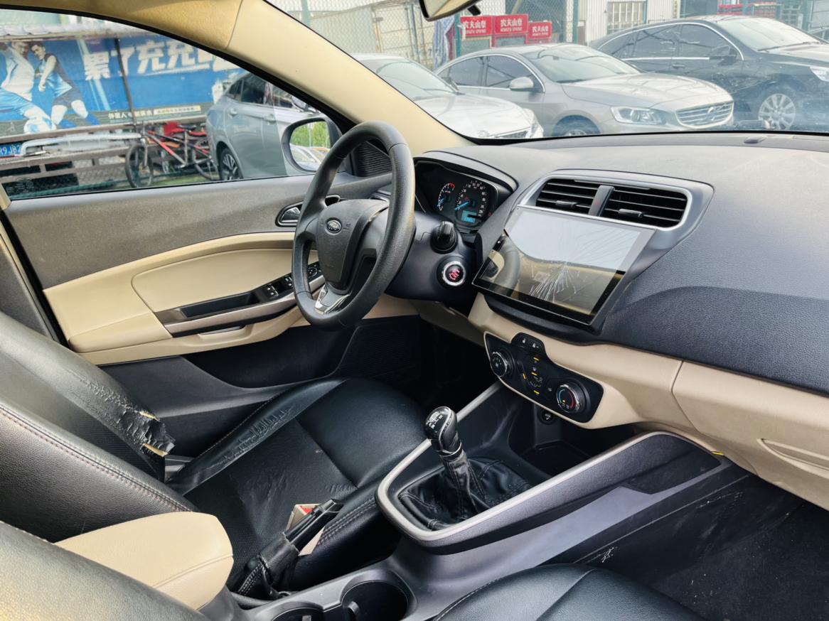 Ford Focus 2015 thumb 10