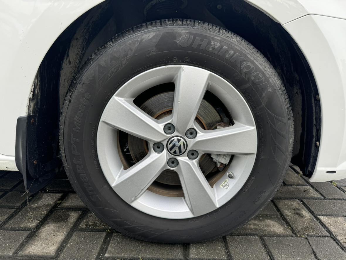 Volkswagen Lavida 2013 thumb 8