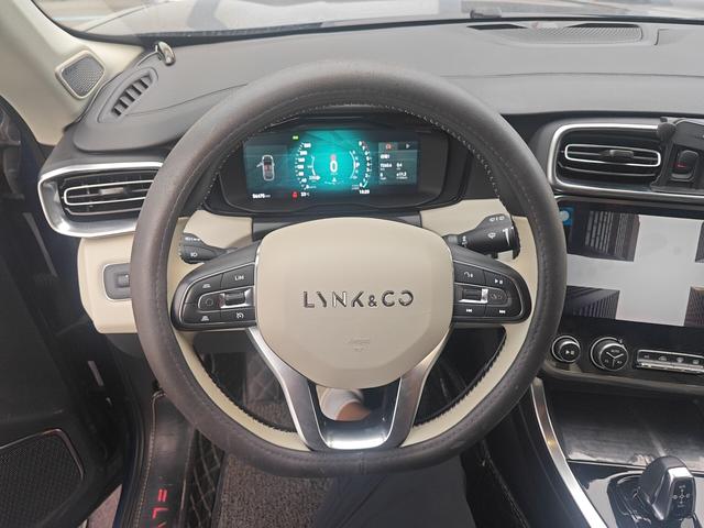 Lynk & Co 01 2017 thumb 9