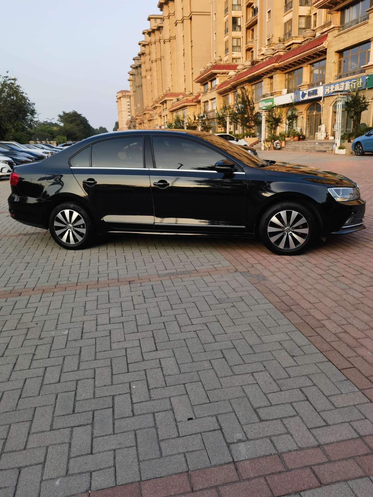 Volkswagen Sagitar 2018 thumb 2