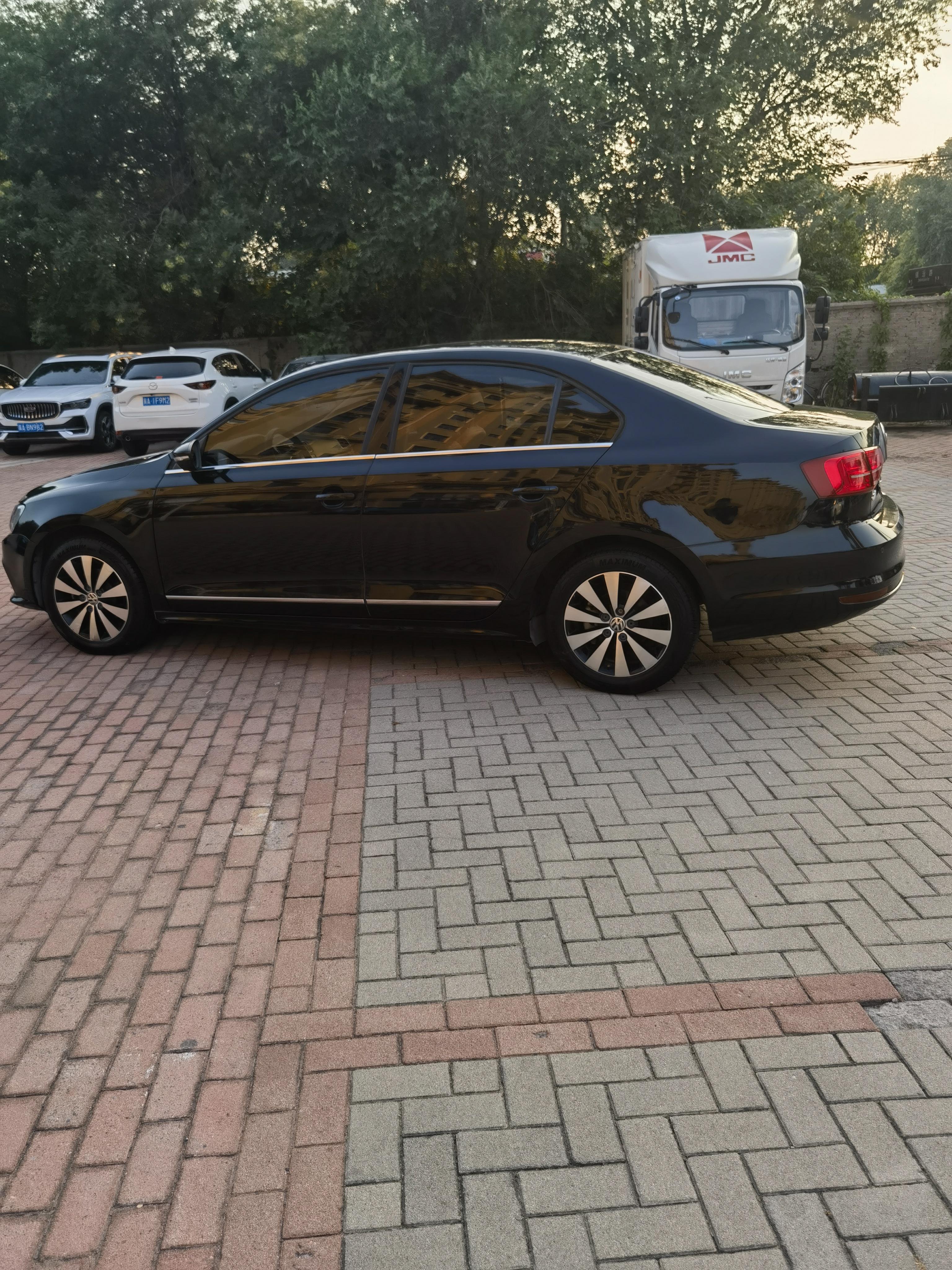 Volkswagen Sagitar 2018 thumb 6