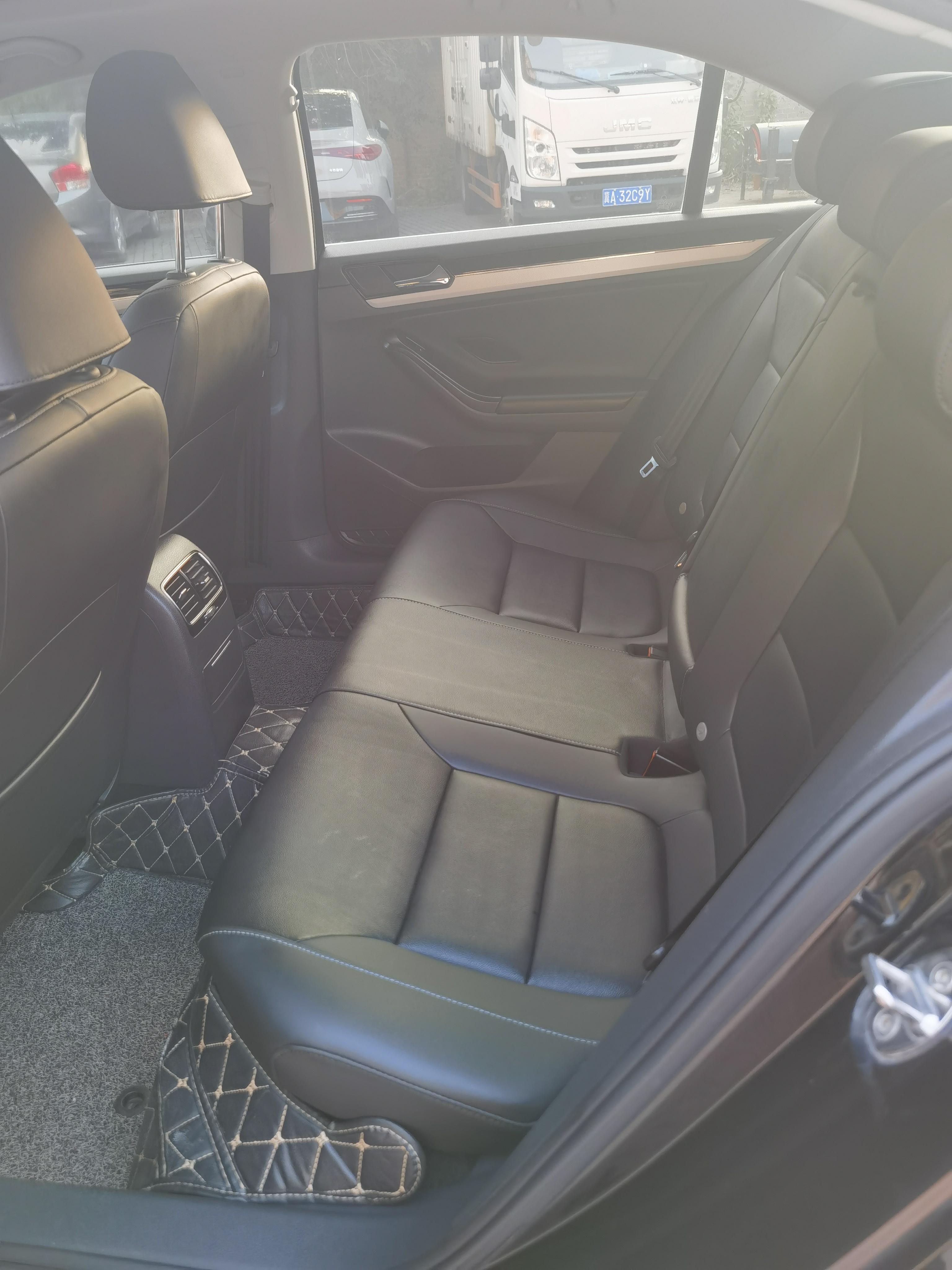 Volkswagen Sagitar 2018 thumb 11