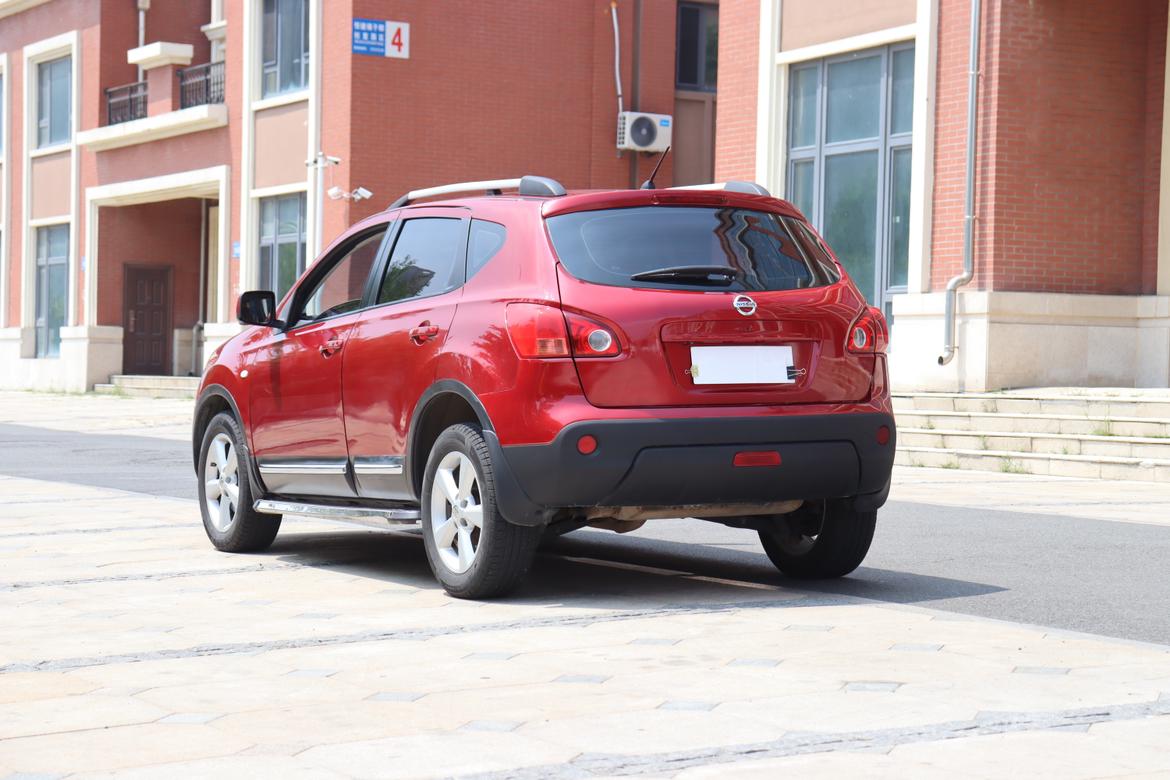 Nissan Qashqai+2 2011 thumb 2
