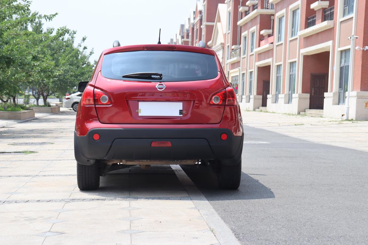 Nissan Qashqai+2 2011 thumb 12
