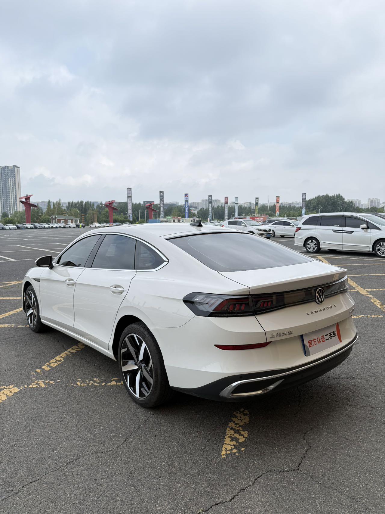 Volkswagen Lamando 2023 thumb 2