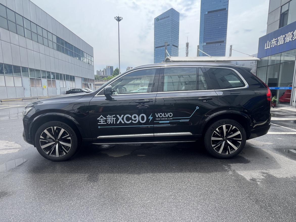 Volvo XC90 2025 thumb 2