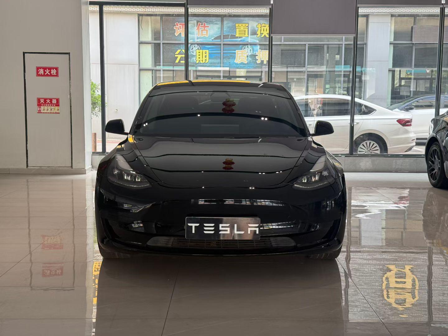 Tesla Model 3 2020 thumb 9