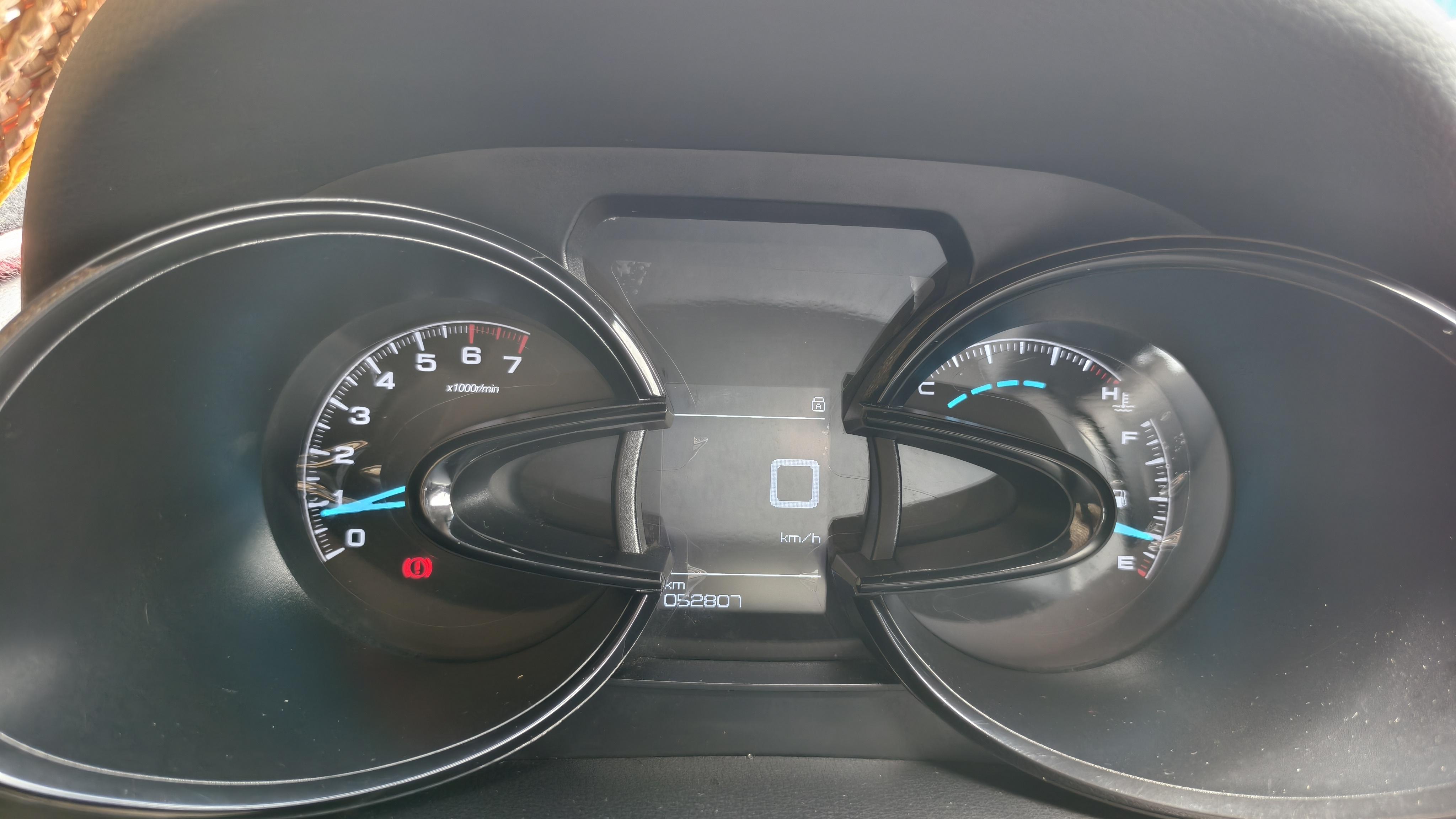 Dongfeng Aeolus AX7 2016 thumb 12