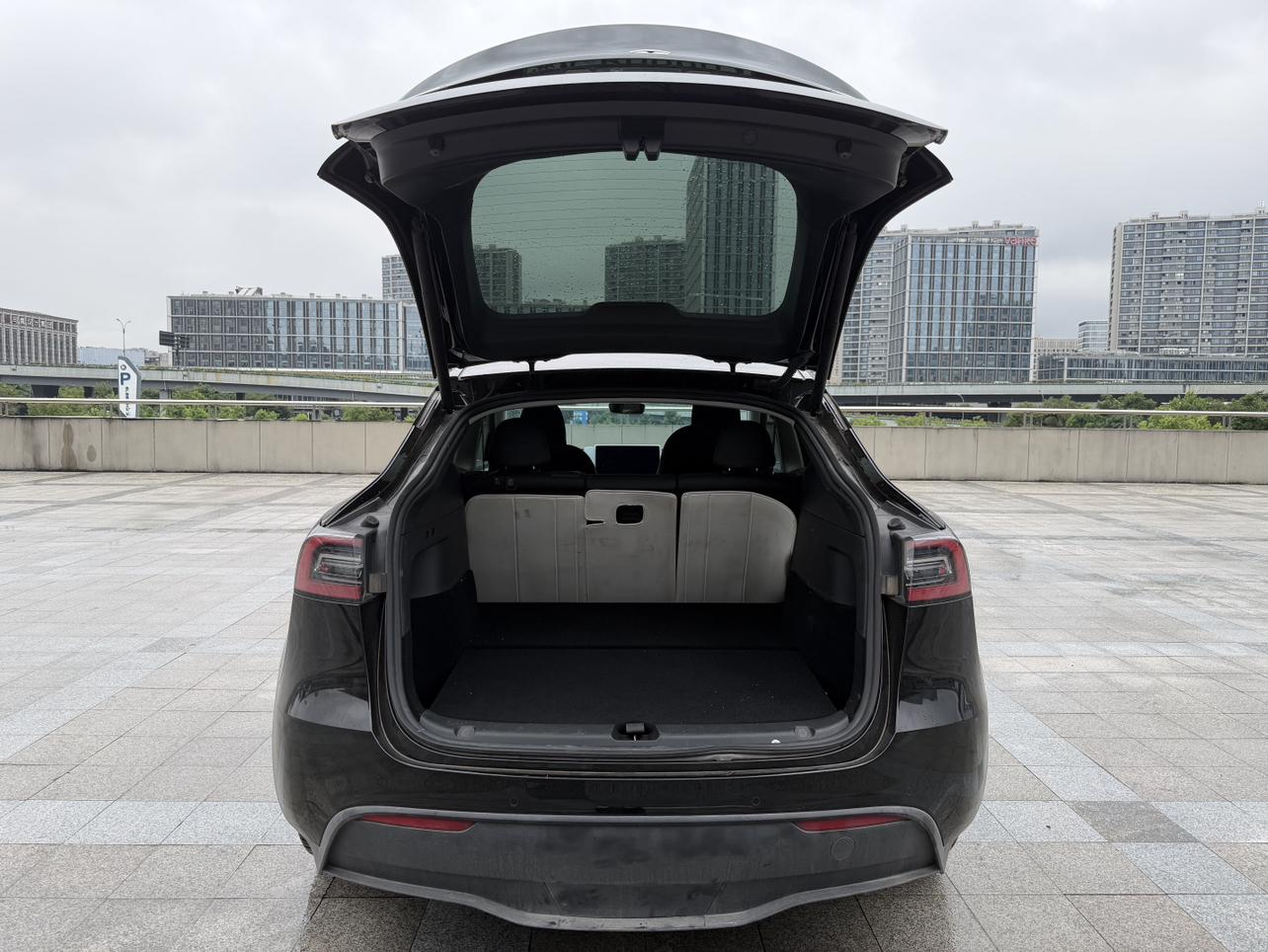Tesla Model Y 2023 thumb 7