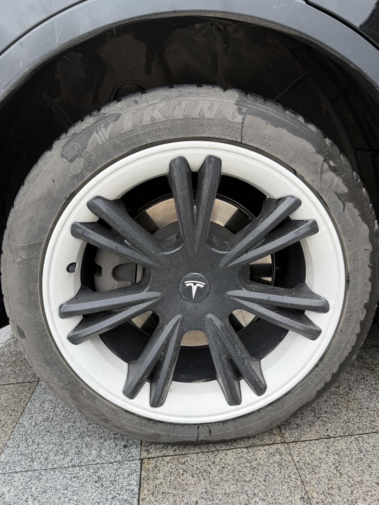 Tesla Model Y 2023 thumb 10
