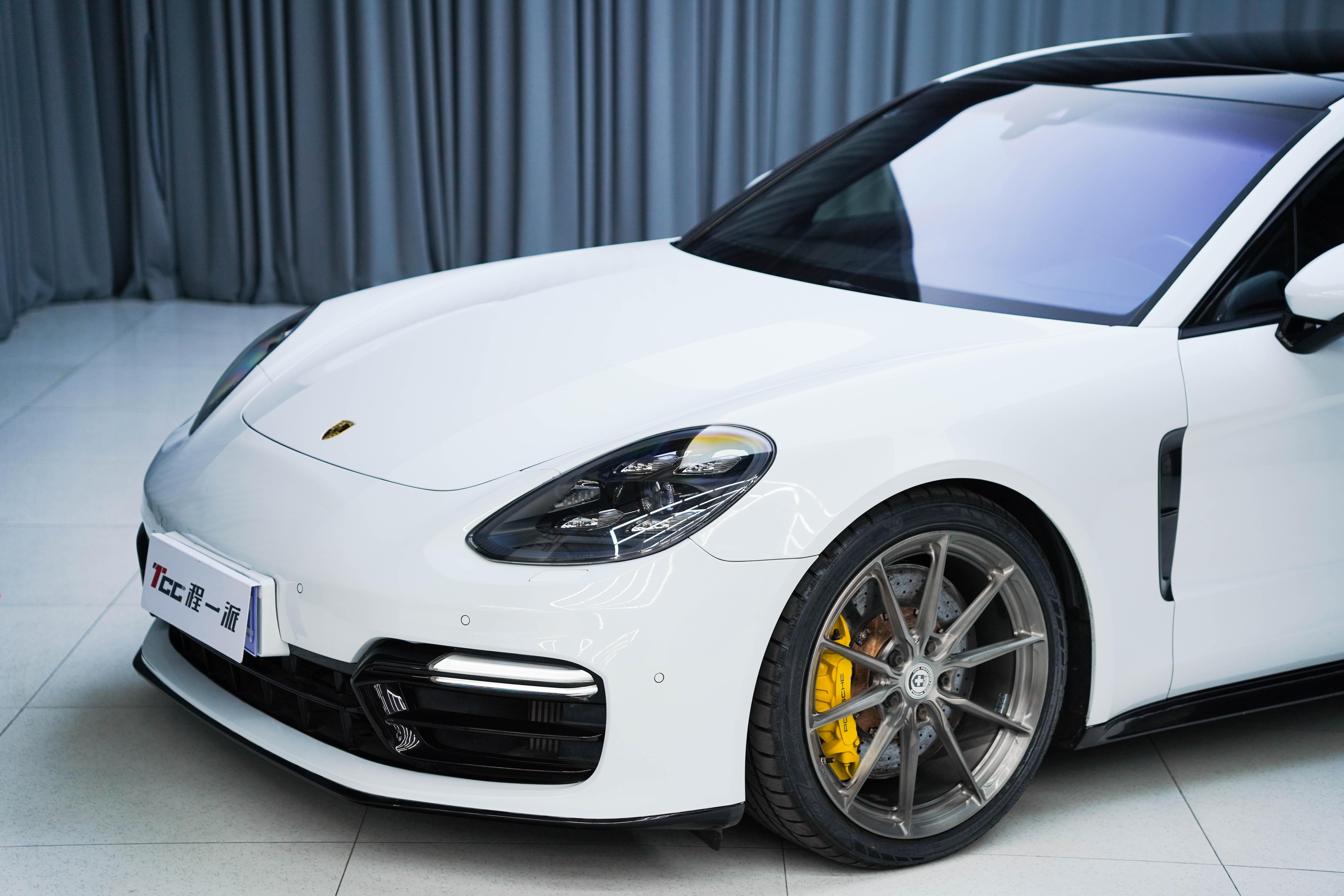 Porsche Panamera 2017 thumb 2