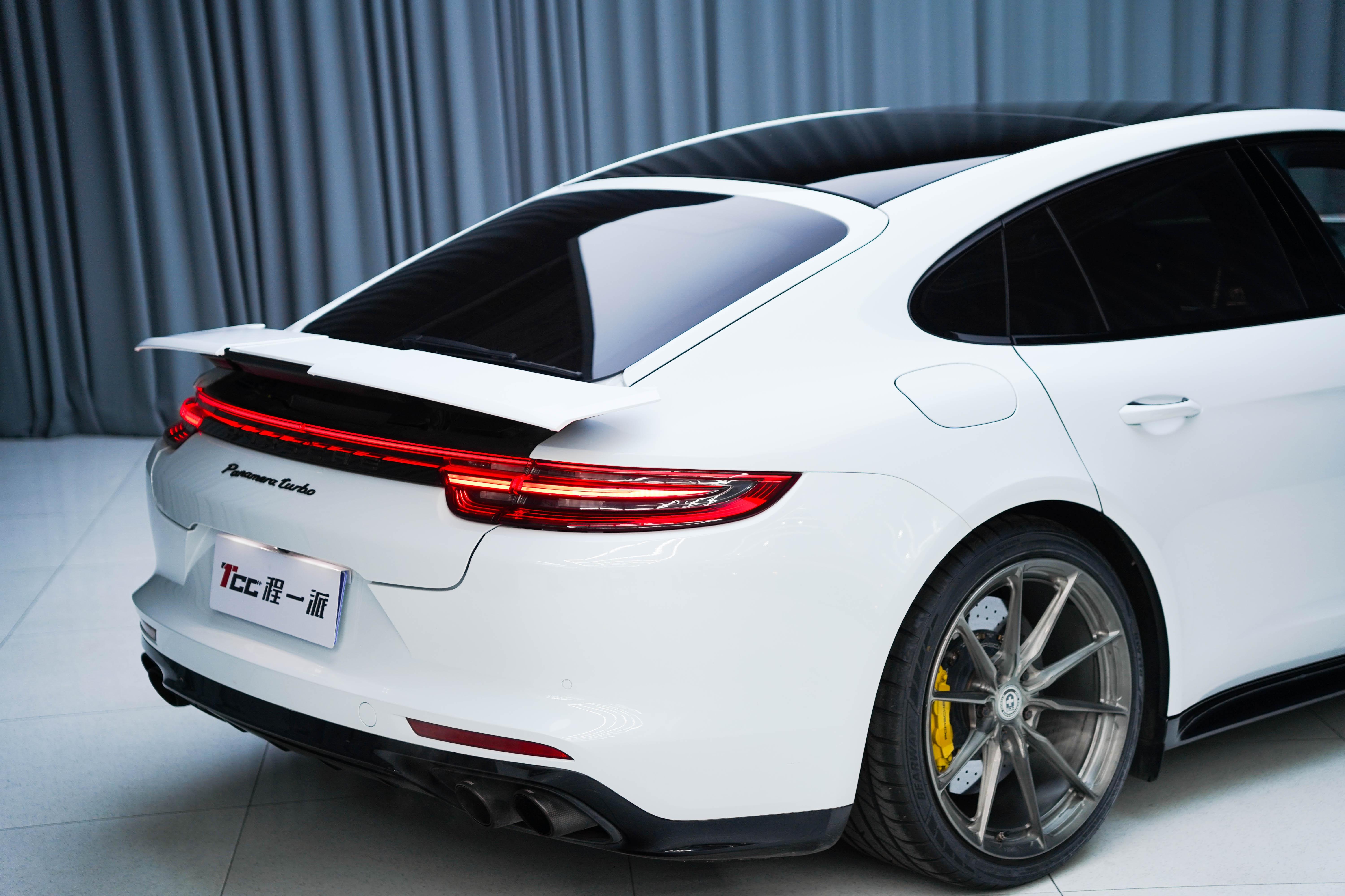 Porsche Panamera 2017 thumb 4