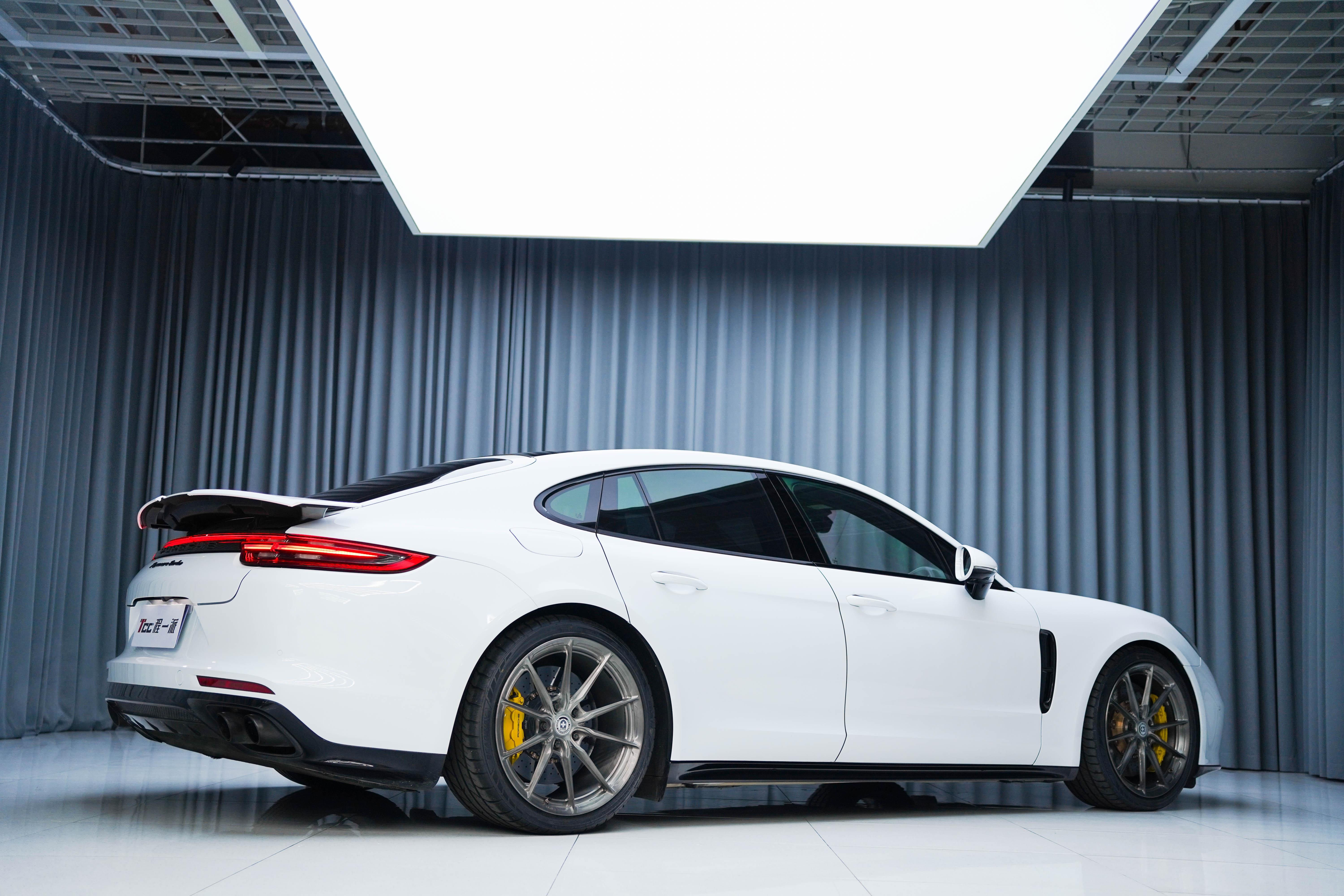 Porsche Panamera 2017 thumb 10