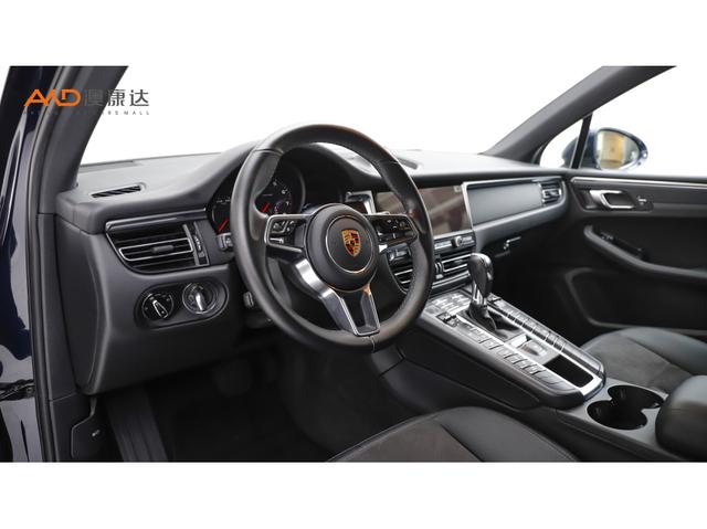 Porsche Macan 2018 thumb 3