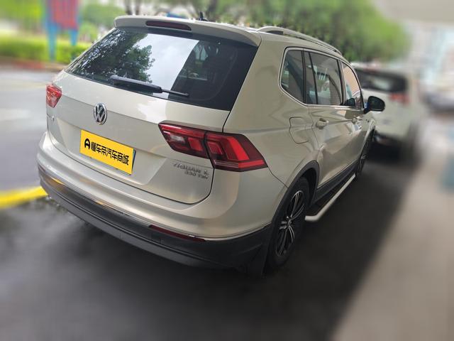 Volkswagen Tiguan 2019 thumb 2
