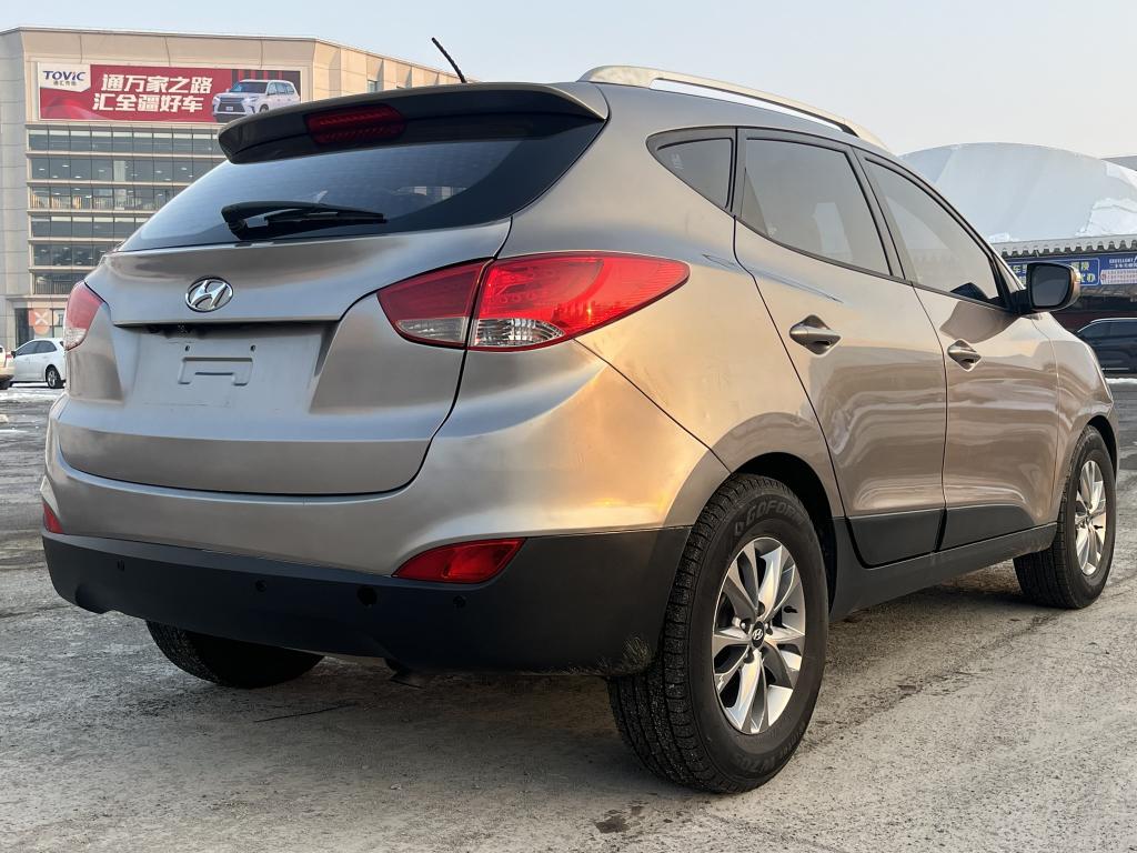 Hyundai ix35 2013 thumb 4