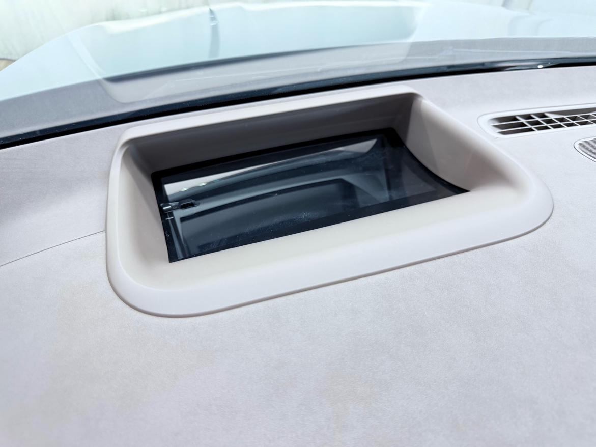 Mercedes-Benz EQE SUV 2023 thumb 7