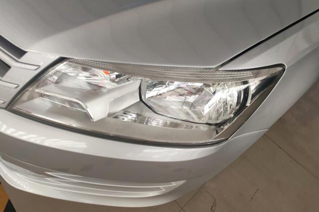 Volkswagen Santana 2013 thumb 2
