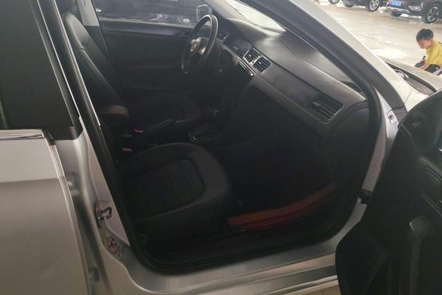 Volkswagen Santana 2013 thumb 7