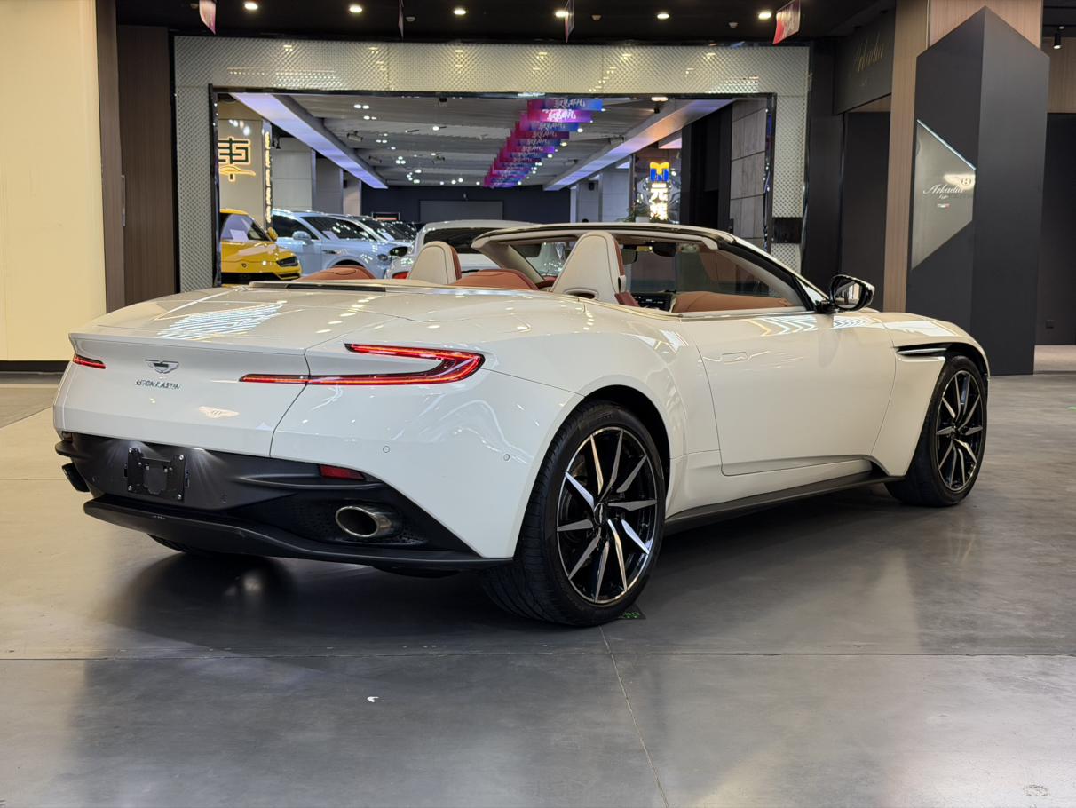 Aston Martin DB11 2019 thumb 3