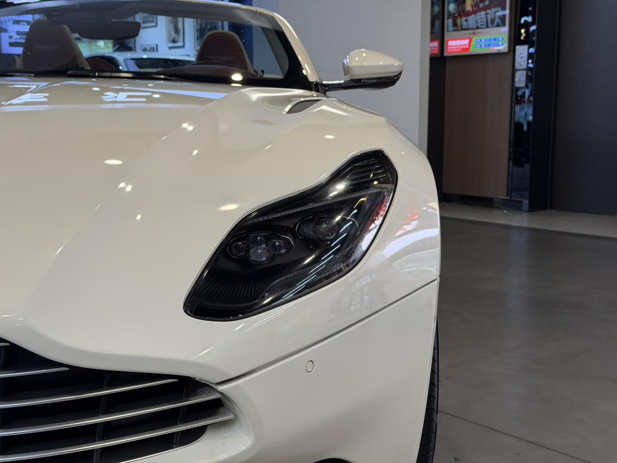 Aston Martin DB11 2019 thumb 4