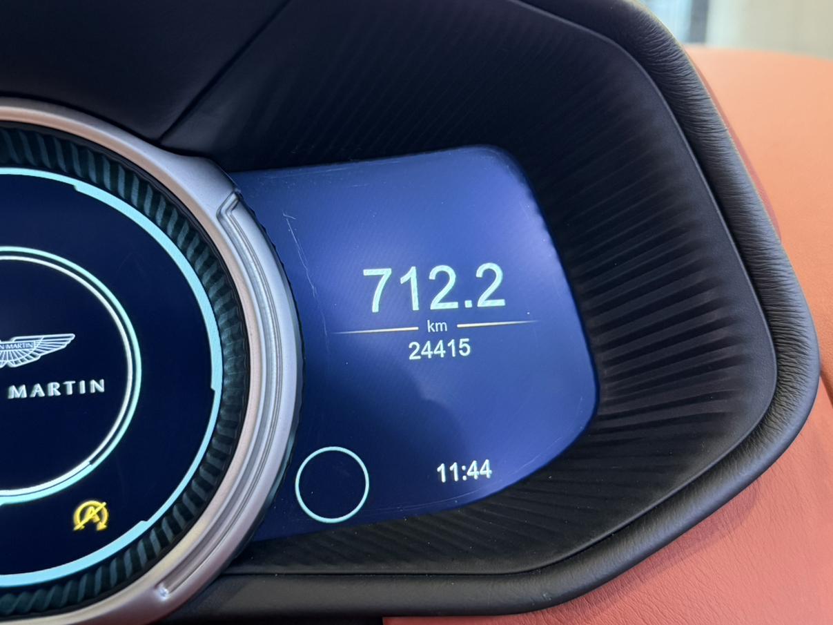 Aston Martin DB11 2019 thumb 7