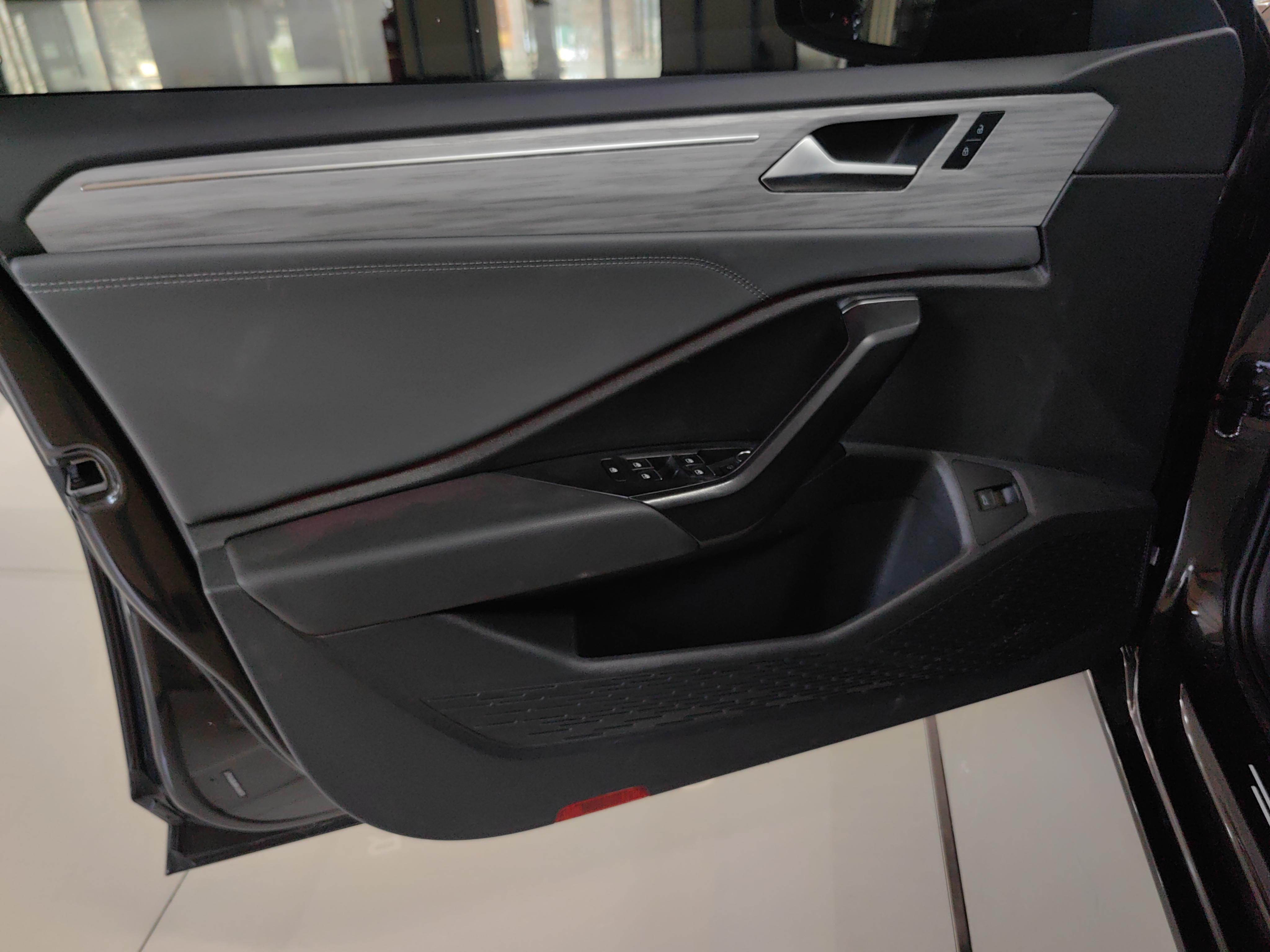 Volkswagen Sagitar 2024 thumb 5