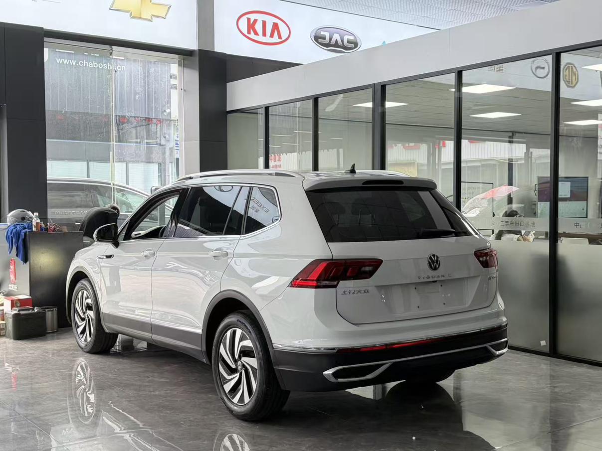 Volkswagen Tiguan 2023 thumb 2