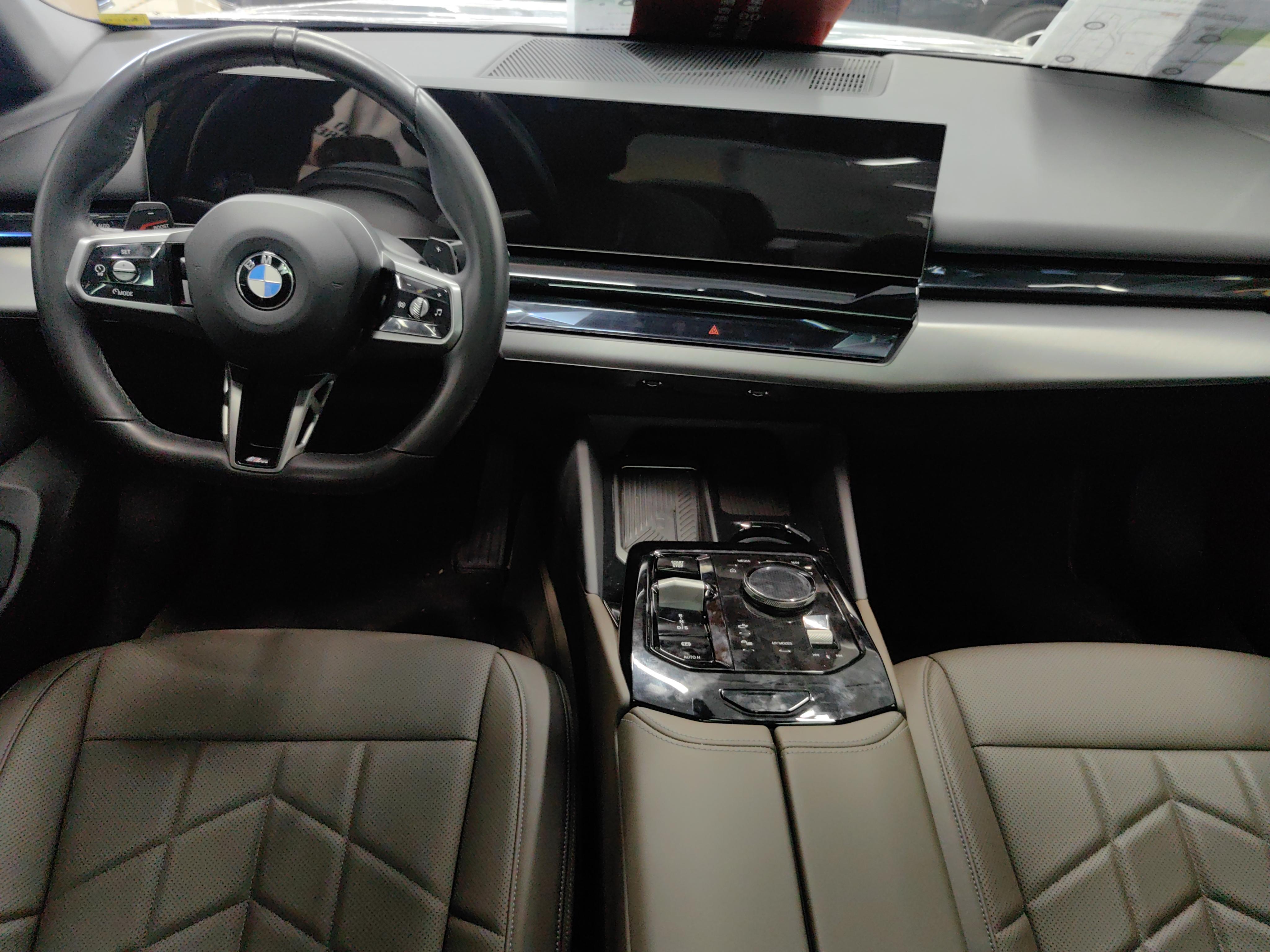 BMW 5 серии 2024 thumb 8