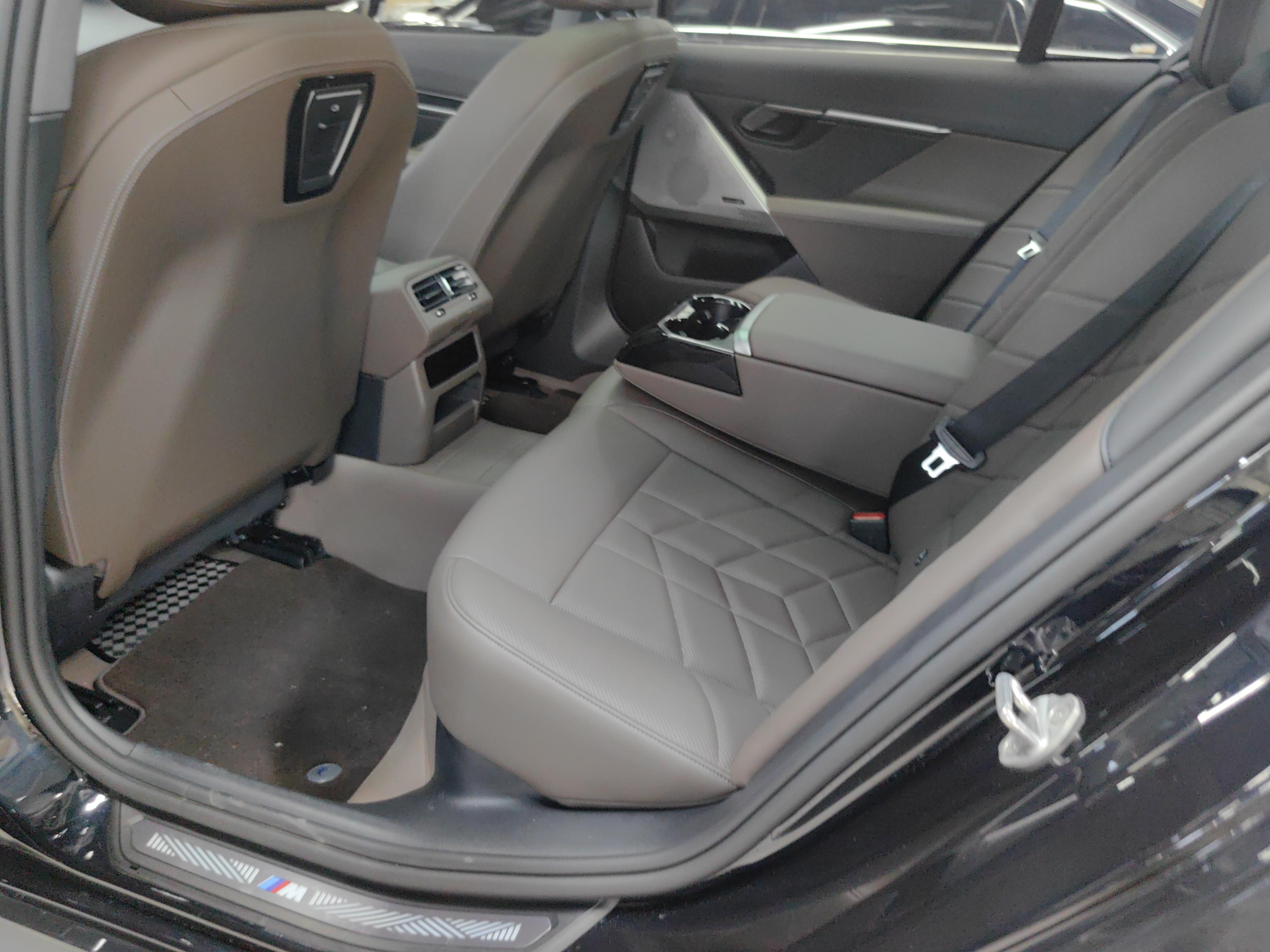 BMW 5 серии 2024 thumb 11