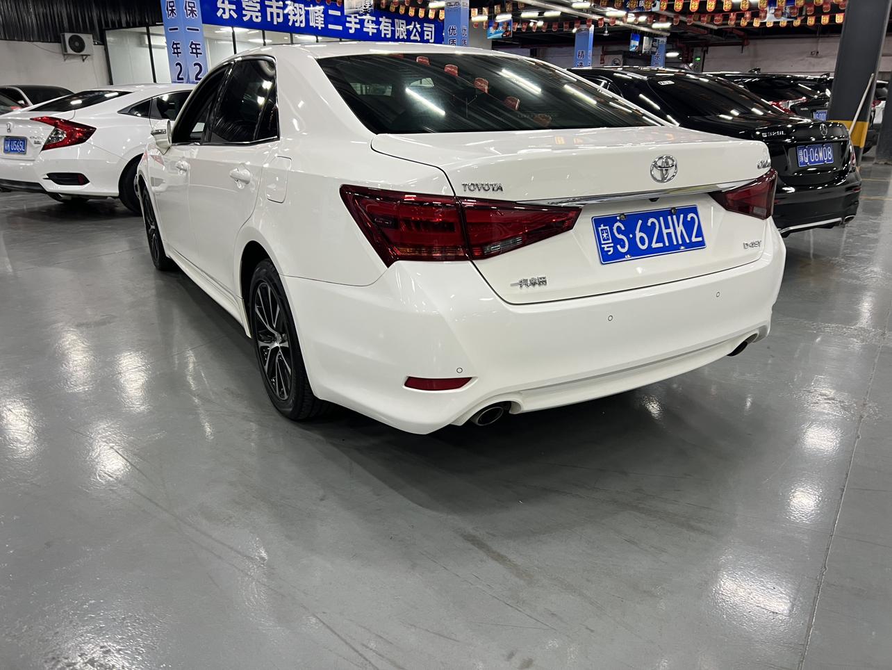 Toyota Crown 2018 thumb 2