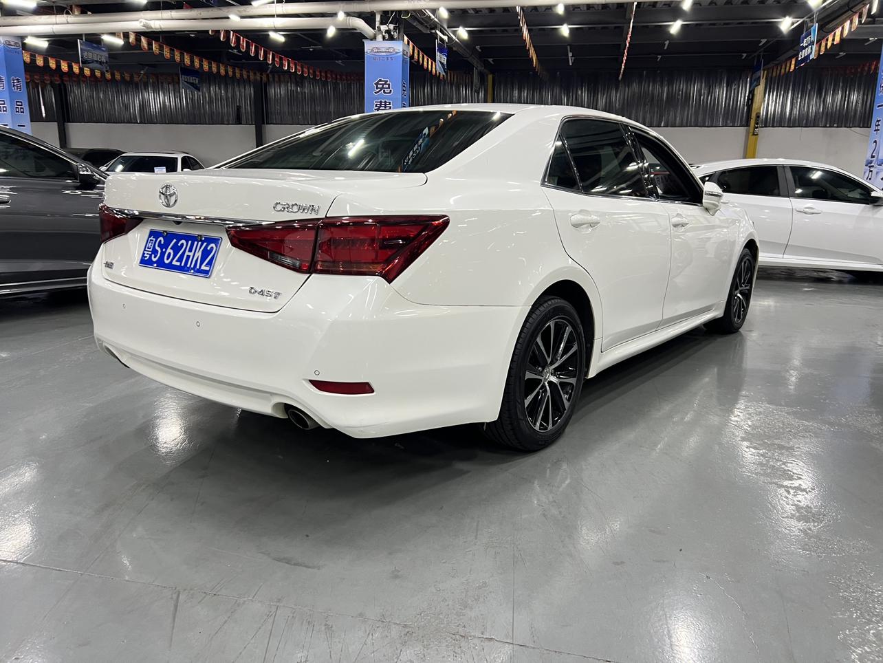 Toyota Crown 2018 thumb 4