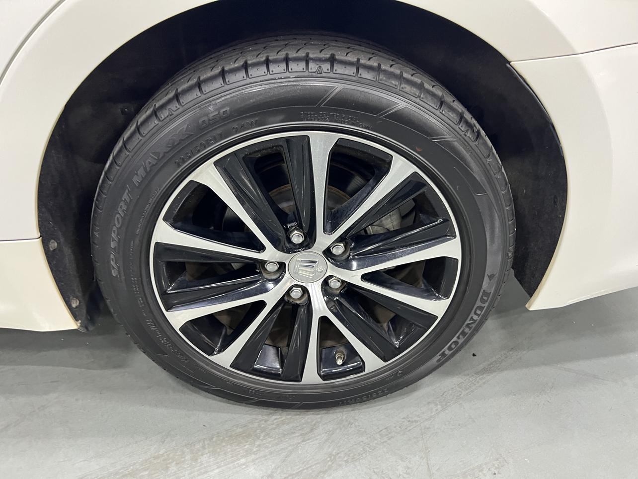 Toyota Crown 2018 thumb 5