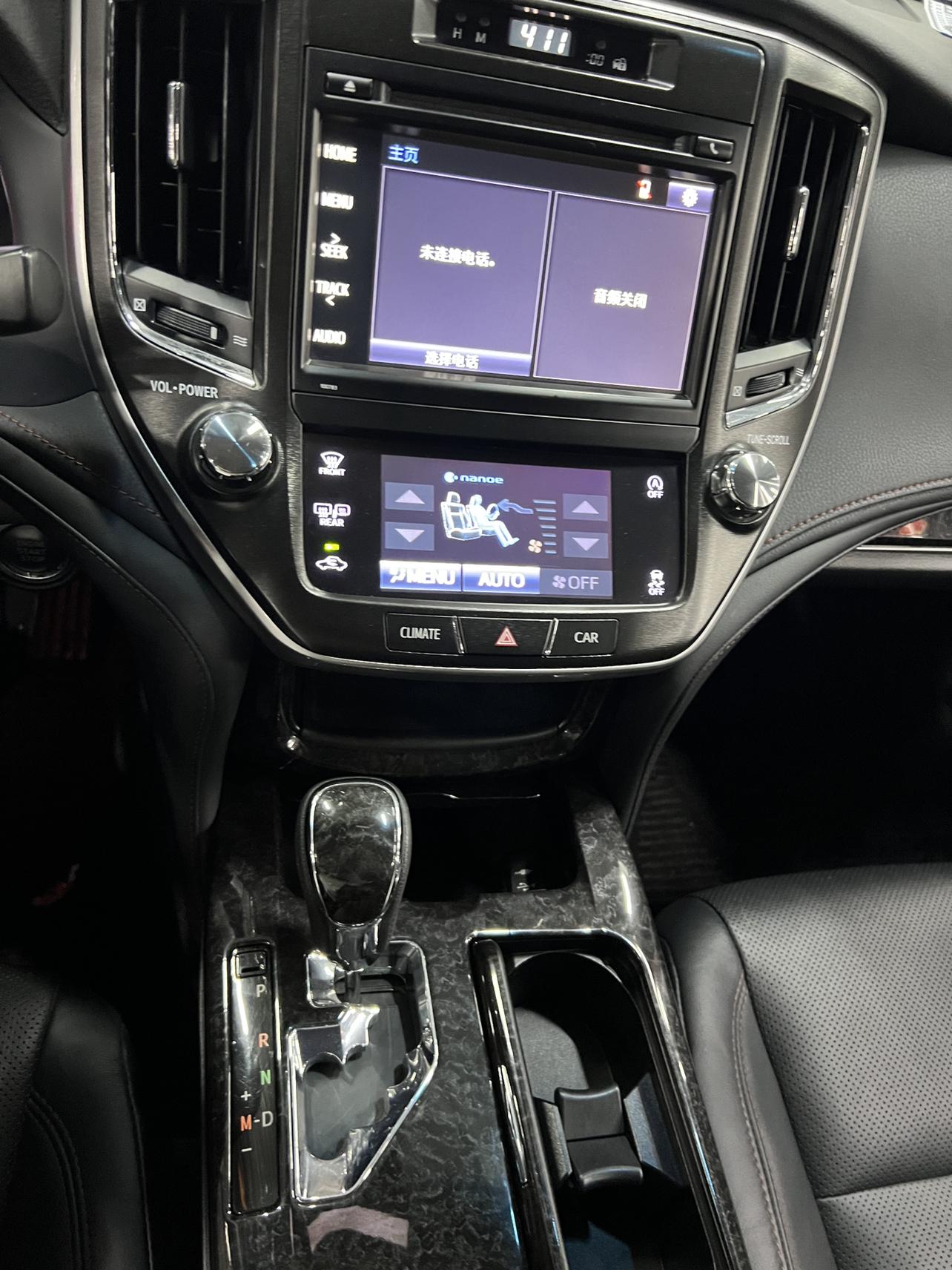 Toyota Crown 2018 thumb 8