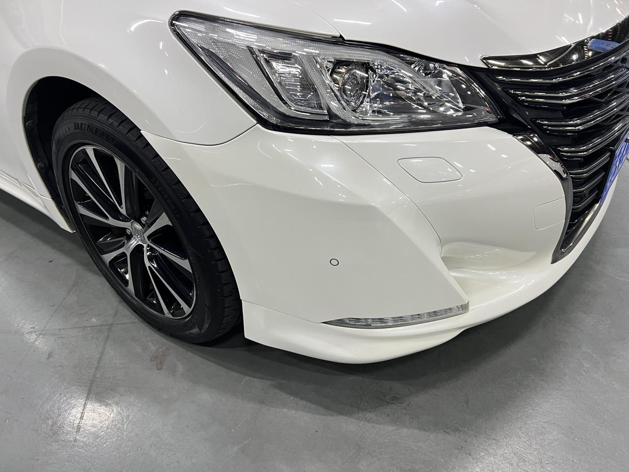 Toyota Crown 2018 thumb 12