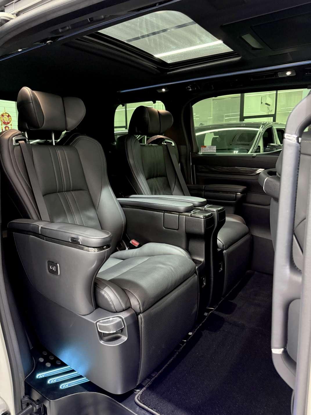 Lexus LM 2020 thumb 11