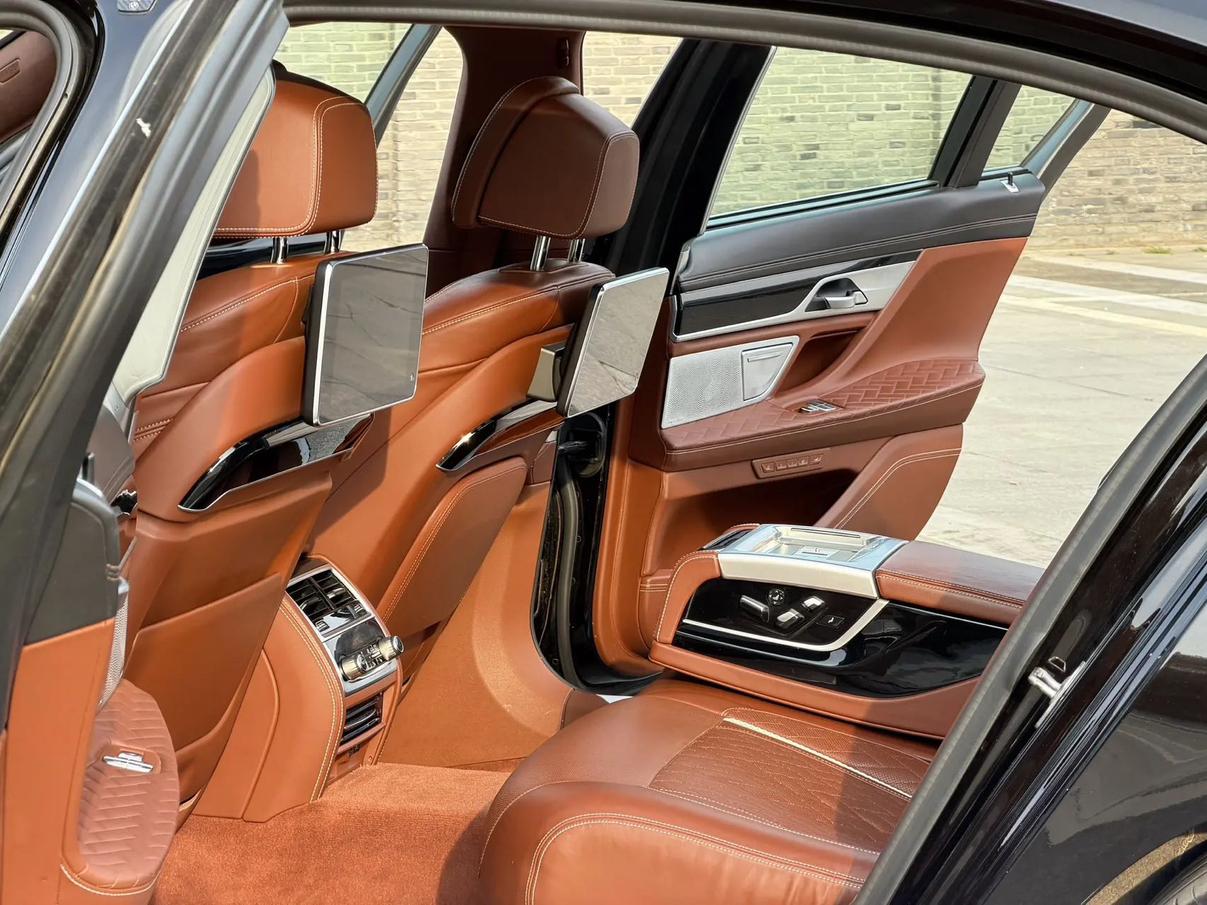 BMW 7 серии 2019 thumb 9
