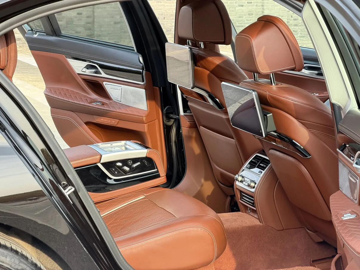 BMW 7 серии 2019 thumb 10
