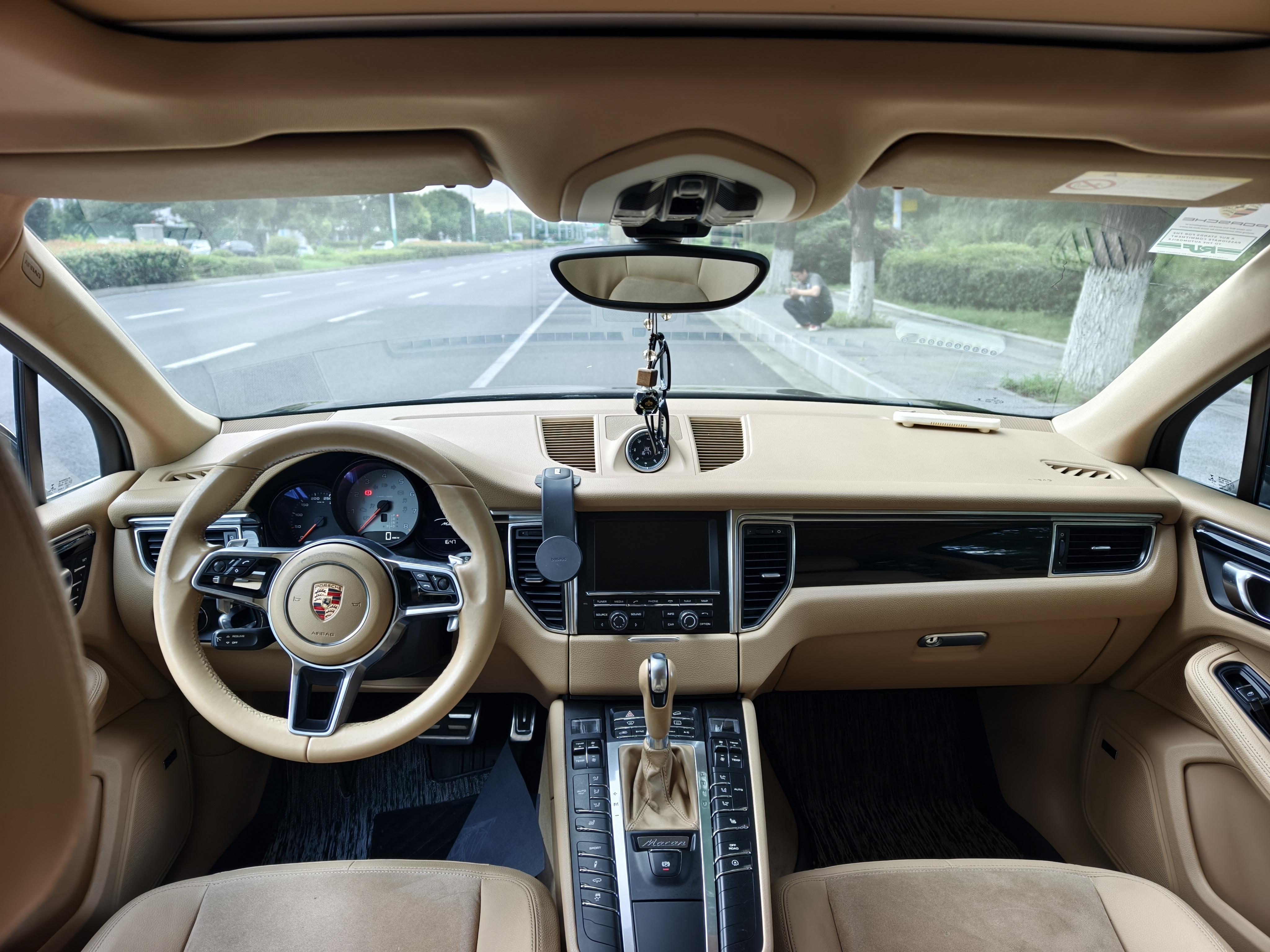 Porsche Macan 2014 thumb 8