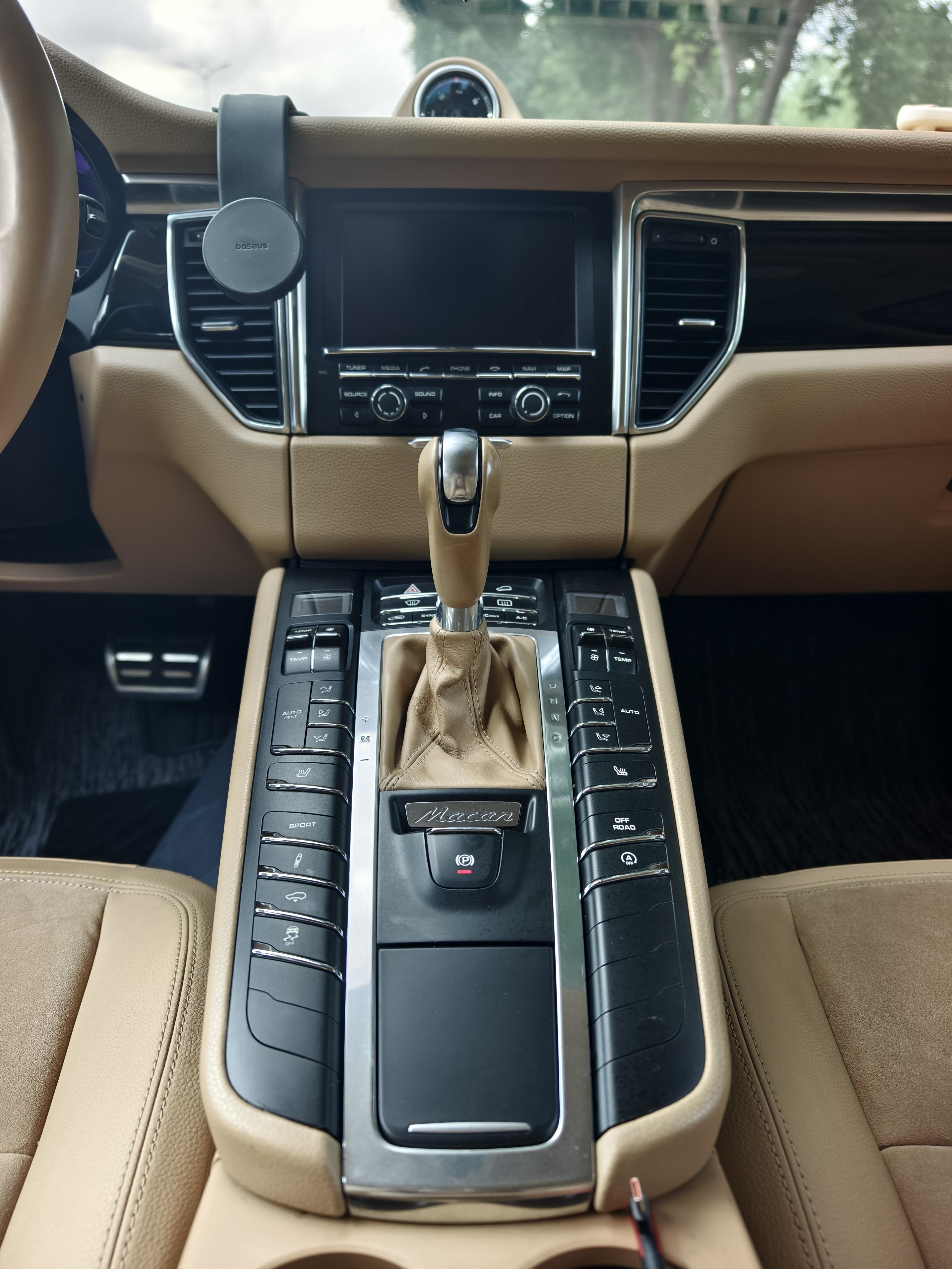 Porsche Macan 2014 thumb 9