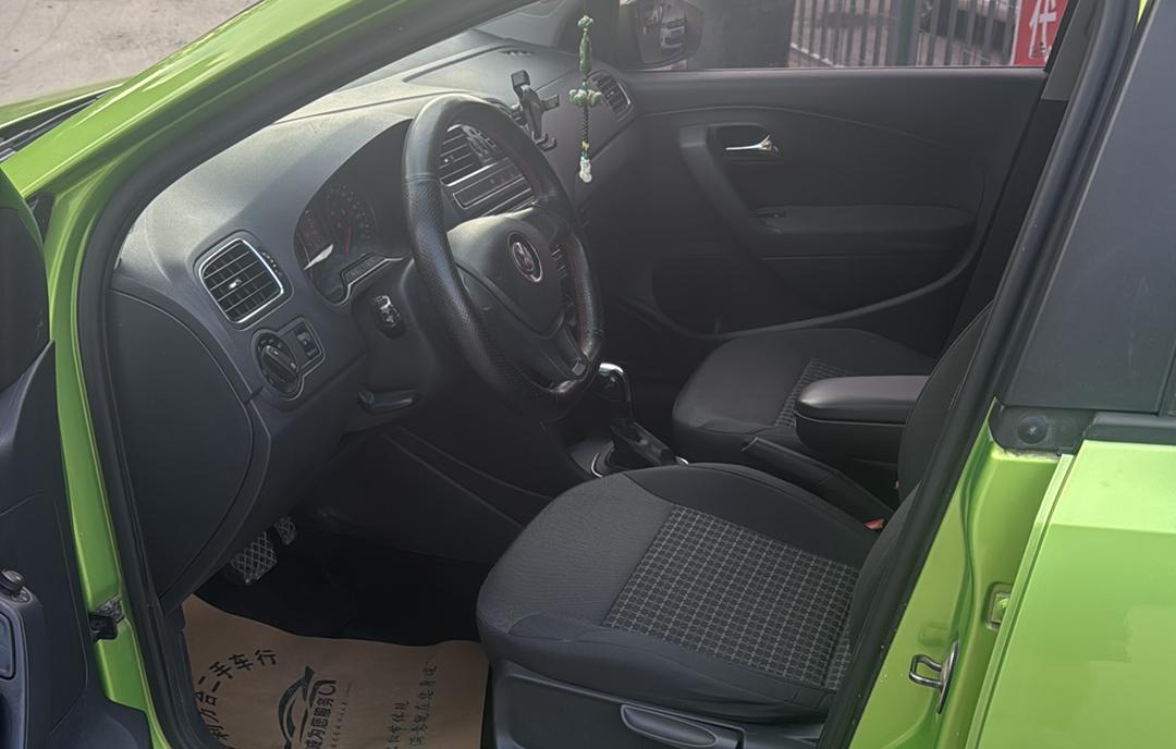 Volkswagen Polo 2014 thumb 11