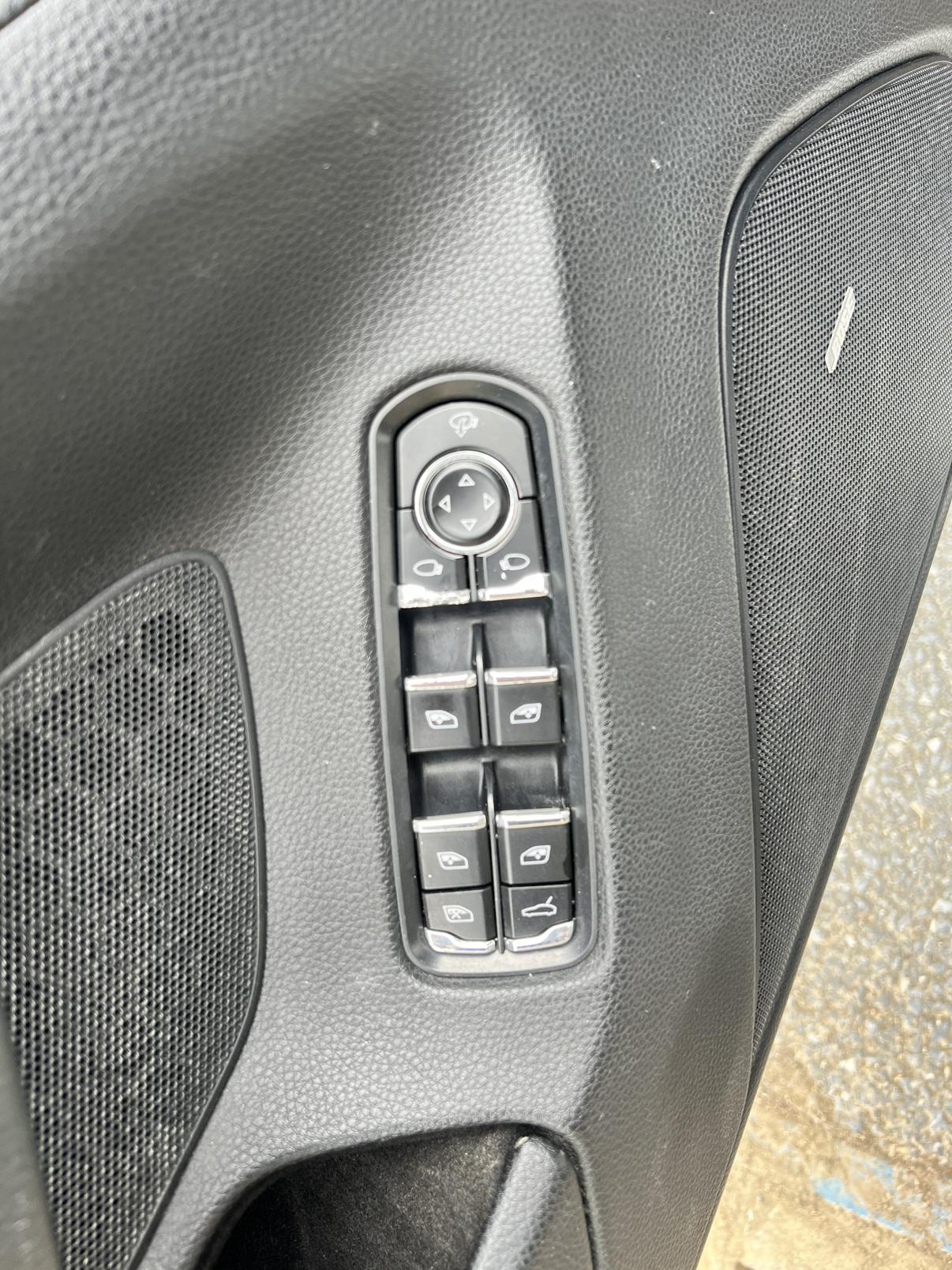 Porsche Panamera 2014 thumb 6