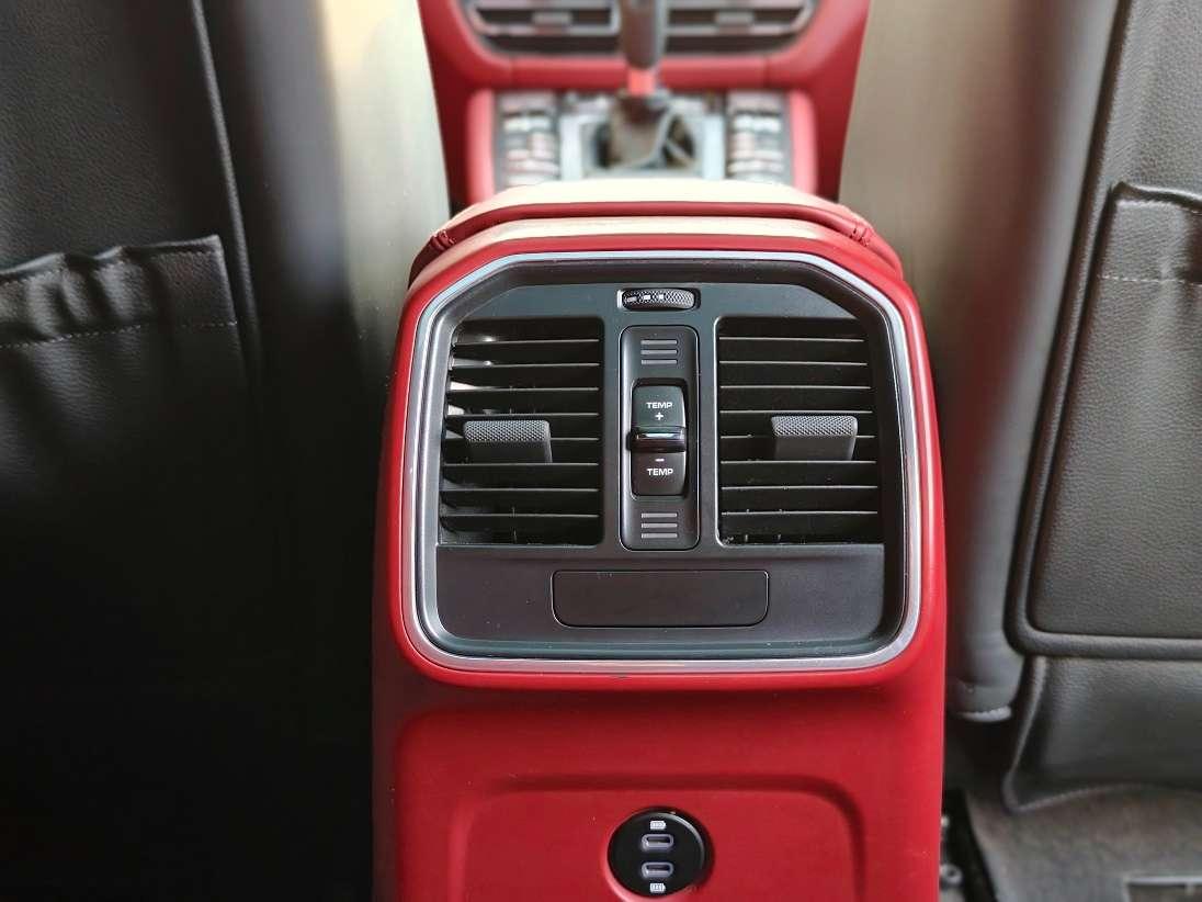 Porsche Macan 2021 thumb 10