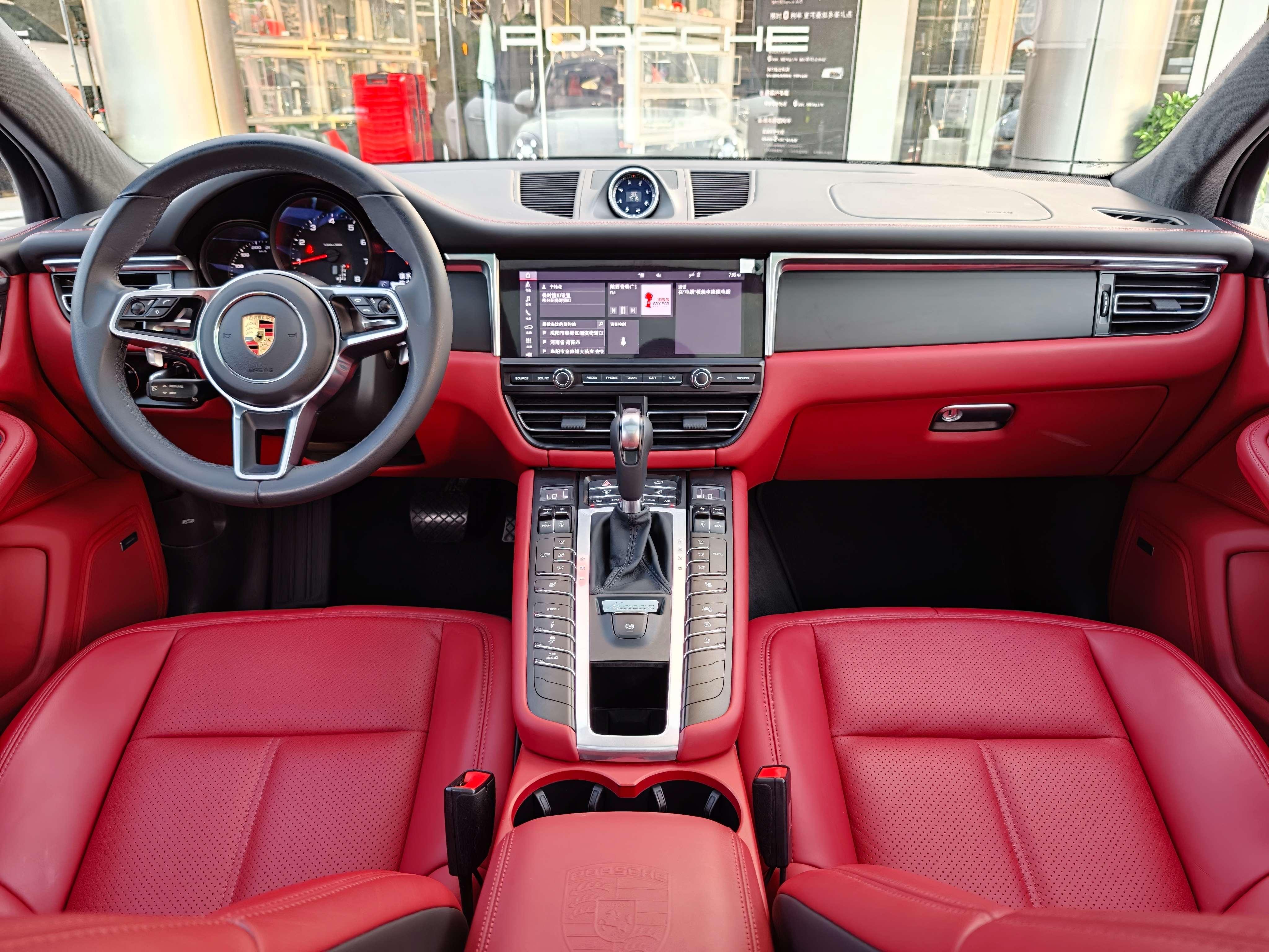 Porsche Macan 2021 thumb 12