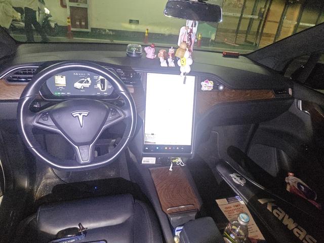 Tesla Model X 2019 thumb 8