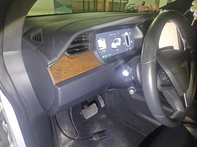 Tesla Model X 2019 thumb 11