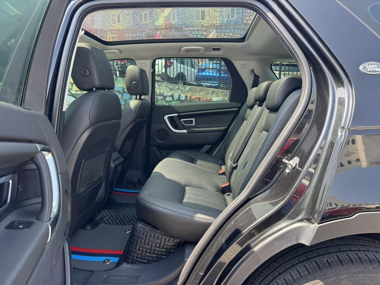 Land Rover Discovery Sport 2019 thumb 7