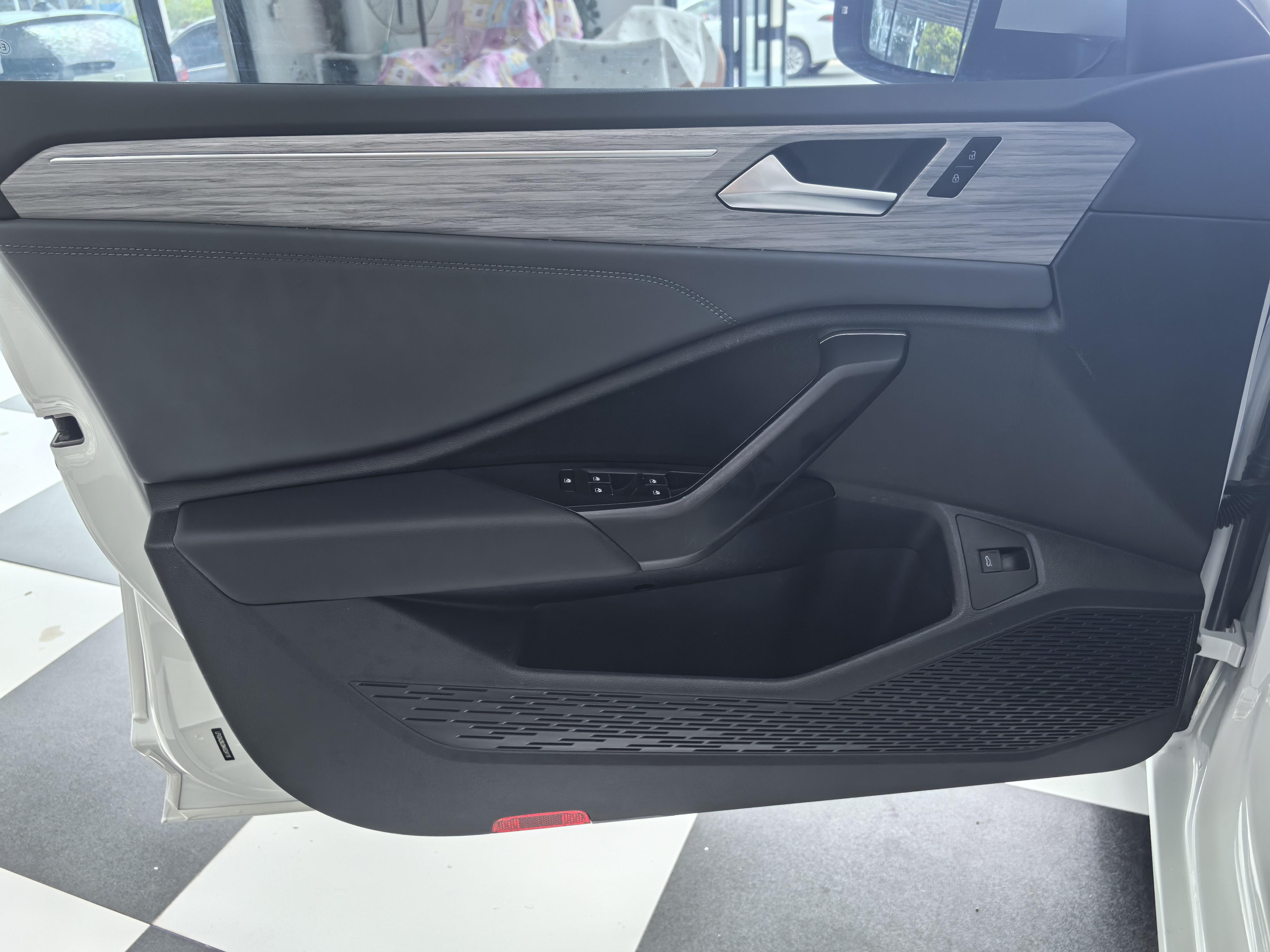 Volkswagen Sagitar 2023 thumb 10