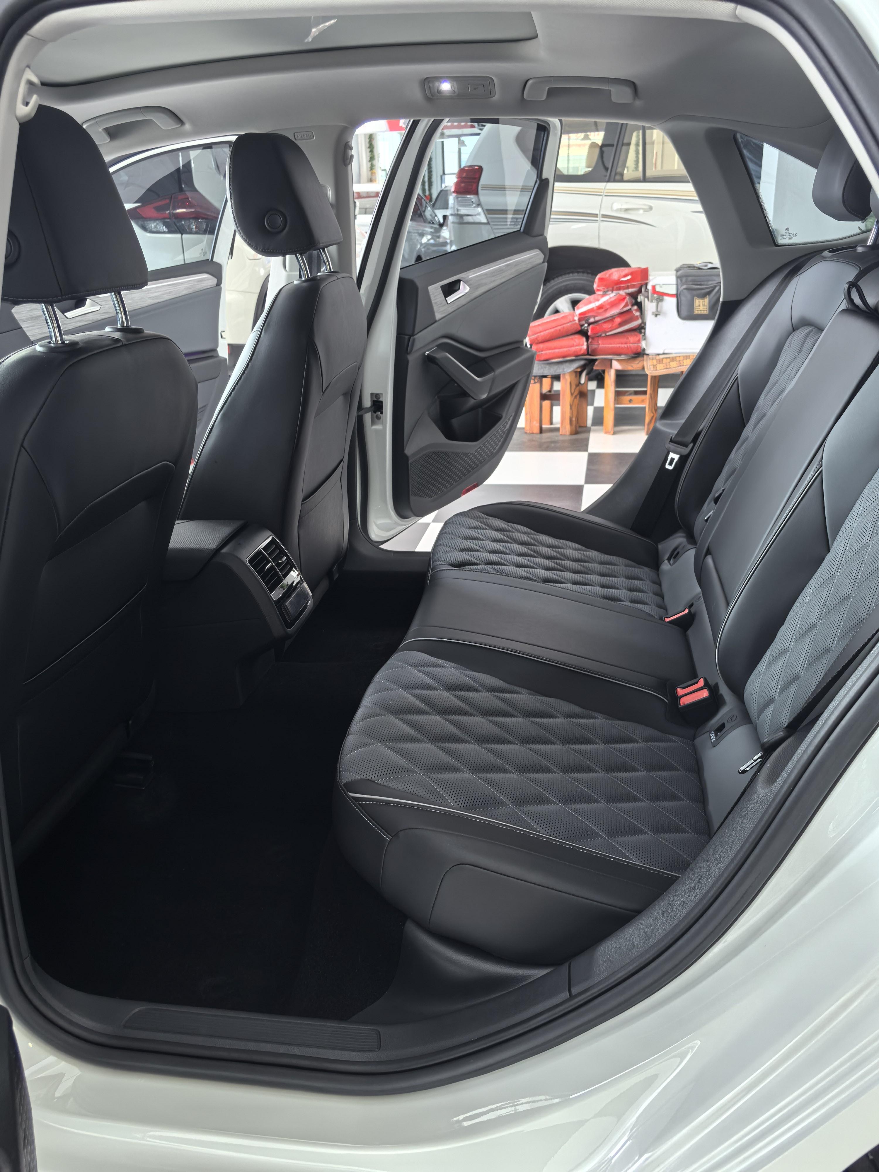 Volkswagen Sagitar 2023 thumb 12