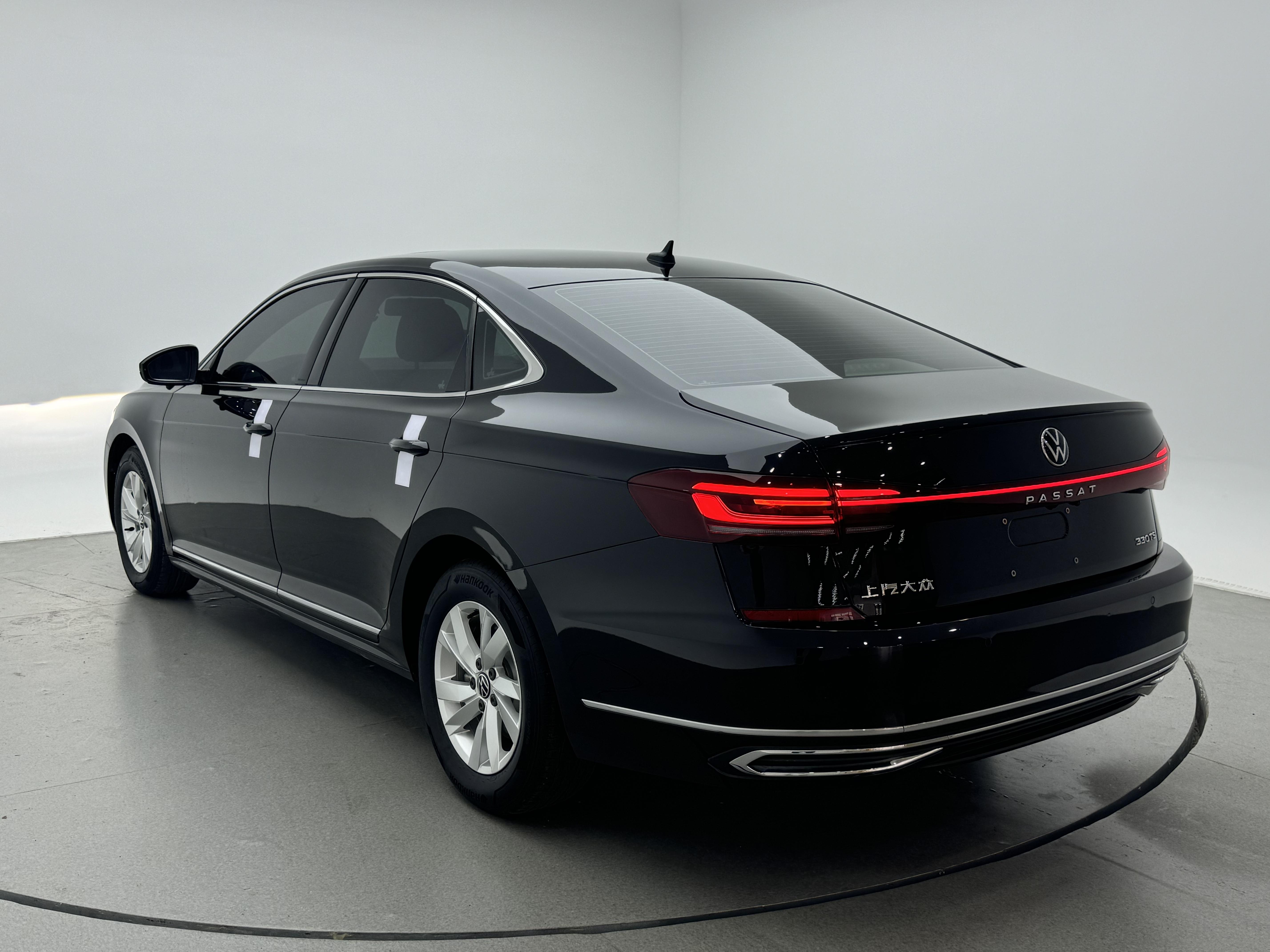 Volkswagen Passat (North America and China) 2022 thumb 2